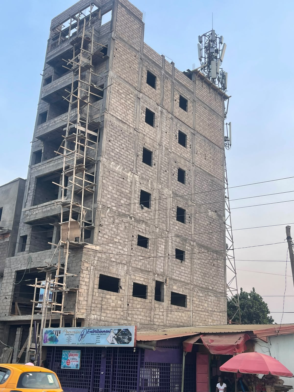 Chantier de l'immeuble RDC+3 en construction, Yaoundé