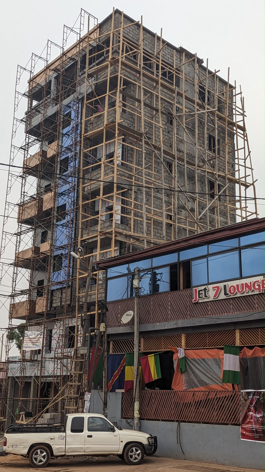 Chantier de l'immeuble RDC+3 en construction, Yaoundé