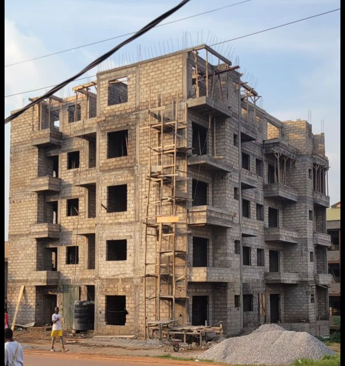 Chantier de l'immeuble RDC+3 en construction, Yaoundé