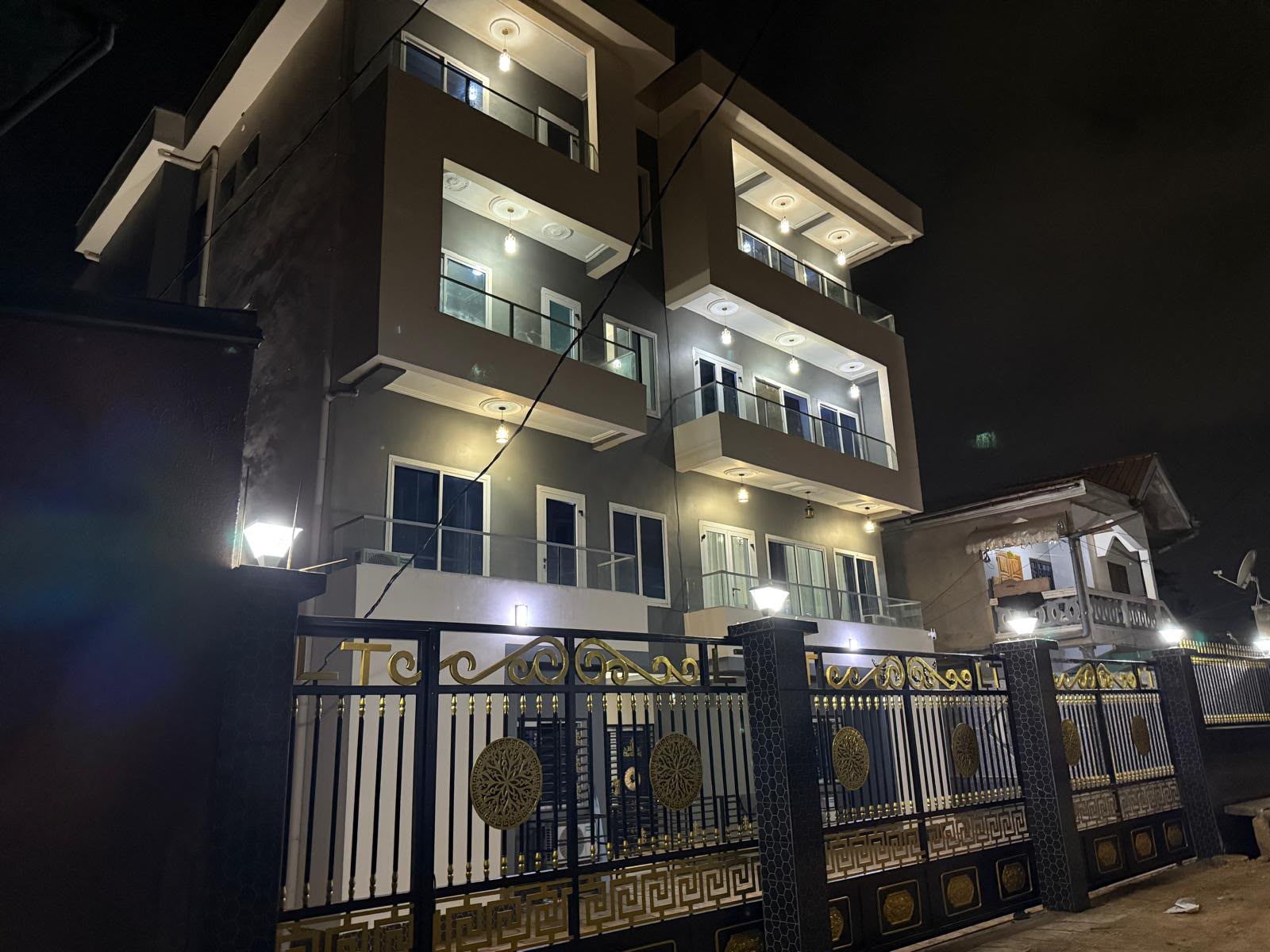 Triplex moderne de 300 m² à Yaoundé
